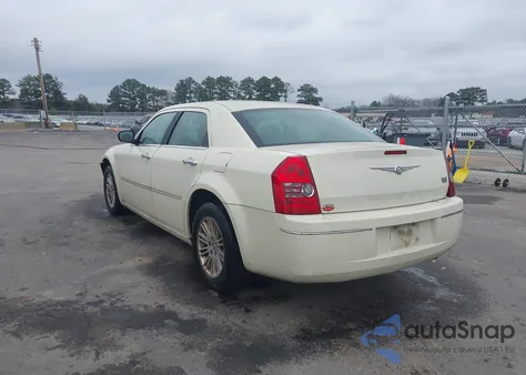 2010 Chrysler 300 Touring z USA, uszkodzony, nr VIN 2C3CA4CD0AH198774